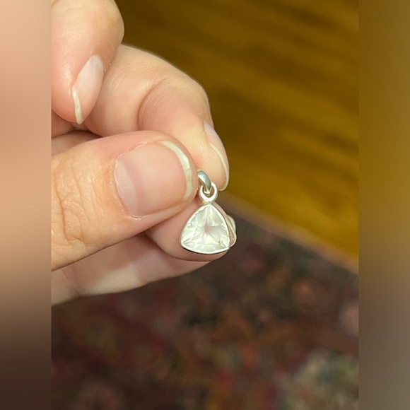 Dainty Rose quartz triangle sterling silver pendant - Picture 1 of 7